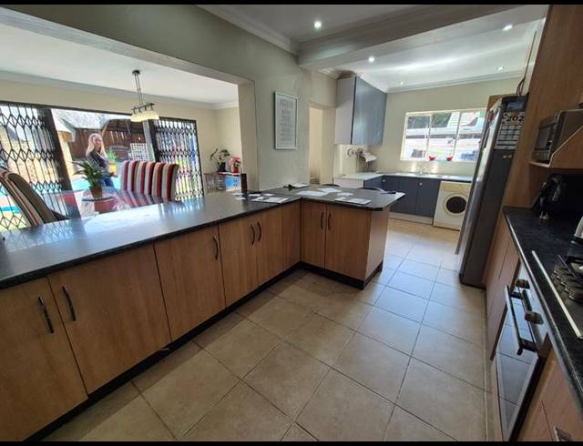 4 BEDROOM HOUSE FOR SALE IN GENL ALBERTS PARK